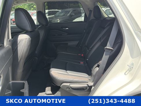 Used 2023 Nissan Pathfinder SL FWD image 14