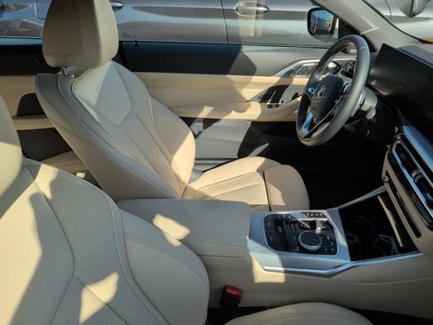 Used 2024 BMW 430i xDrive Convertible w/ Premium Package image 4