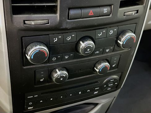 Used 2009 Dodge Grand Caravan SXT FWD image 23