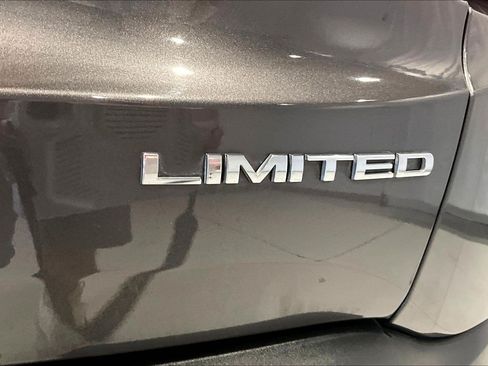 Used 2017 Jeep Renegade Limited AWD/4WD image 24
