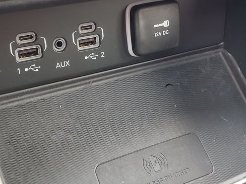 Used 2024 Jeep Grand Cherokee Altitude AWD/4WD image 21