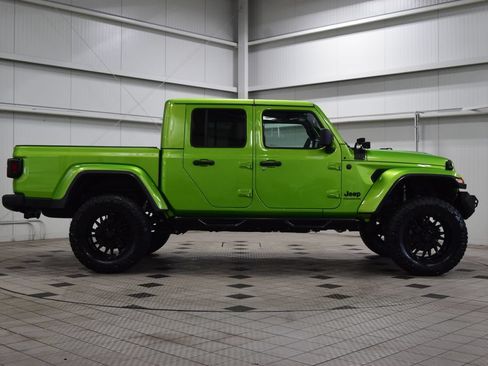 Used 2025 Jeep Gladiator Mojave AWD/4WD image 8