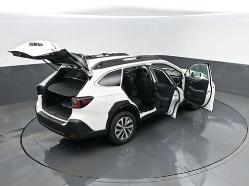 Used 2025 Subaru Outback Premium image 27