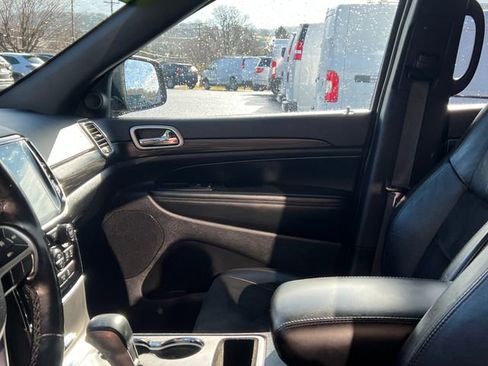 Used 2020 Jeep Grand Cherokee Altitude image 22