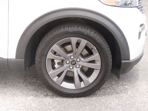 Used 2023 Ford Explorer XLT w/ Equipment Group 202A RWD image 9