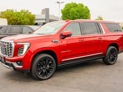 New 2026 GMC Yukon XL Denali w/ Denali Reserve Package AWD/4WD image 3