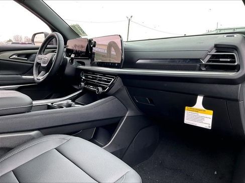 New 2026 Chevrolet Traverse LT w/ Midnight/Sport Edition image 9