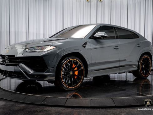 Used 2023 Lamborghini Urus S image 9