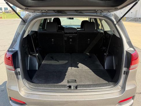 Used 2019 Kia Sorento AWD V6 image 19