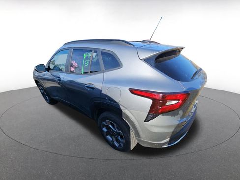 Used 2025 Chevrolet Trax LT image 4