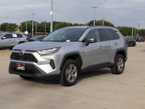 Used 2024 Toyota RAV4 LE AWD/4WD image 9