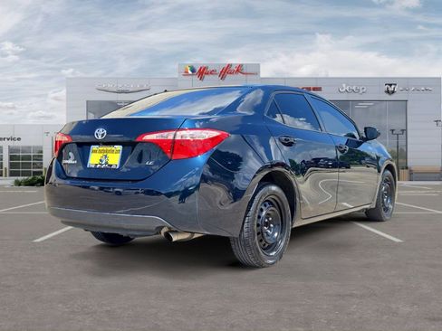 Used 2018 Toyota Corolla LE FWD image 5