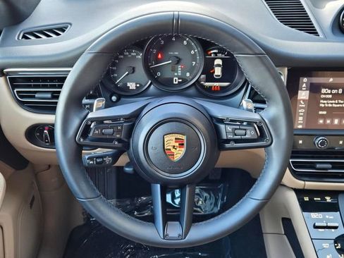 Used 2025 Porsche Macan image 17