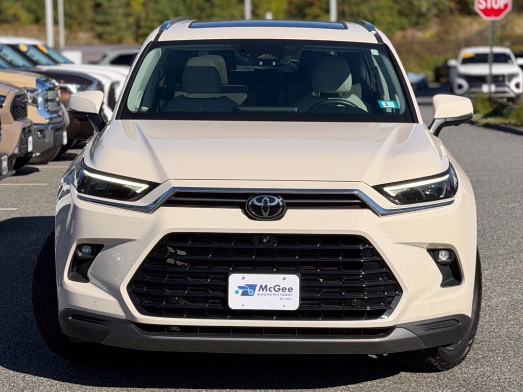 Certified 2024 Toyota Grand Highlander AWD image 2