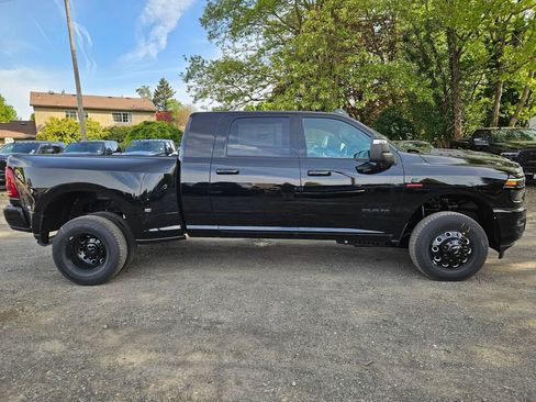 New 2026 RAM 3500 Laramie w/ Night Edition AWD/4WD image 8