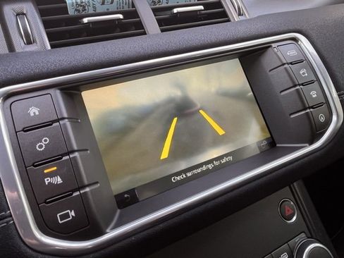 Used 2019 Land Rover Range Rover Evoque SE Premium image 16