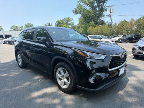 Used 2024 Toyota Highlander LE AWD/4WD image 6