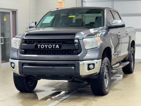 Used 2017 Toyota Tundra Limited w/ Limited Premium Package AWD/4WD image 3
