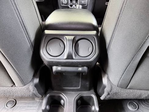 Used 2018 Jeep Wrangler Unlimited Sport S AWD/4WD image 20