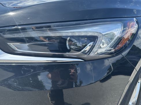 Used 2021 Buick Enclave Essence w/ Sound and Sites Package FWD image 6