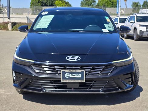 Used 2025 Hyundai Elantra Limited FWD image 2