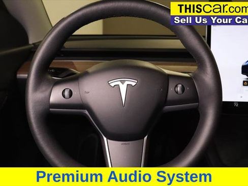 Used 2022 Tesla Model Y Long Range image 10