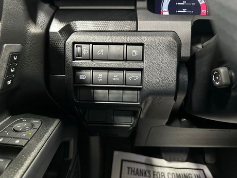 Used 2025 Toyota 4Runner Limited AWD/4WD image 17