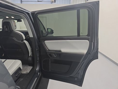 Used 2023 Rivian R1S Adventure AWD/4WD image 19