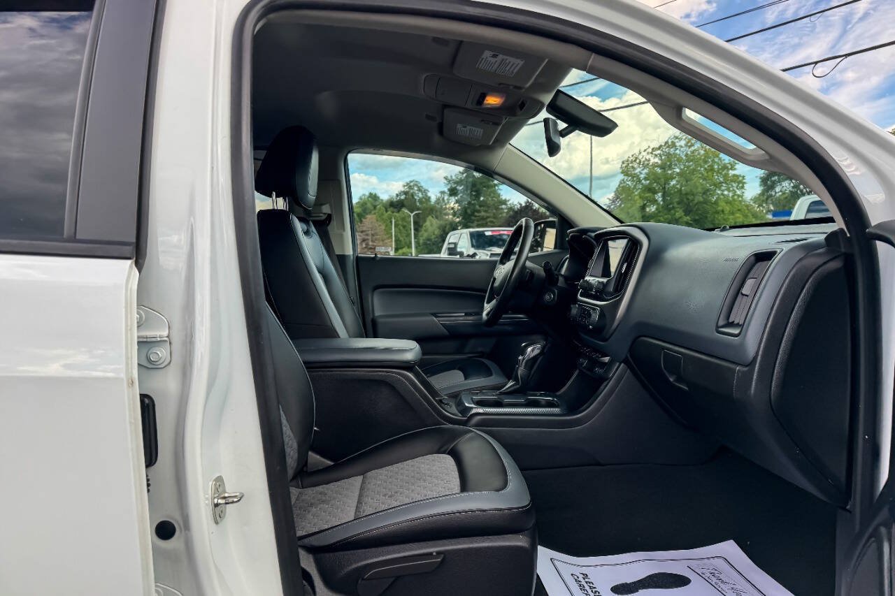 Used 2022 Chevrolet Colorado Z71 AWD/4WD image 13