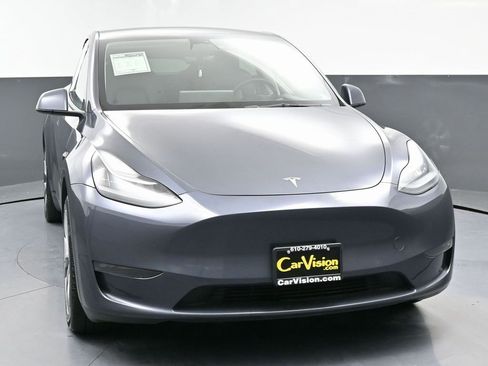 Used 2023 Tesla Model Y Long Range image 3