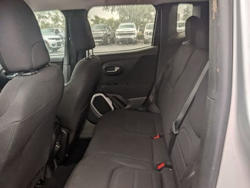Used 2018 Jeep Renegade Latitude image 32