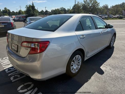 Used 2013 Toyota Camry LE FWD image 7