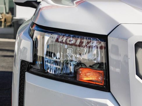 New 2024 Nissan Frontier SV w/ SV Convenience Package image 4