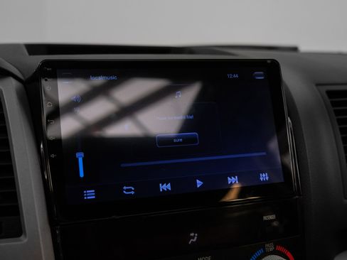 Used 2010 Toyota Tundra Platinum image 31