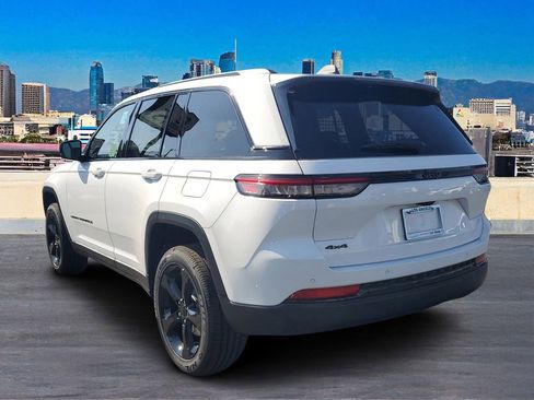 New 2025 Jeep Grand Cherokee Altitude image 5