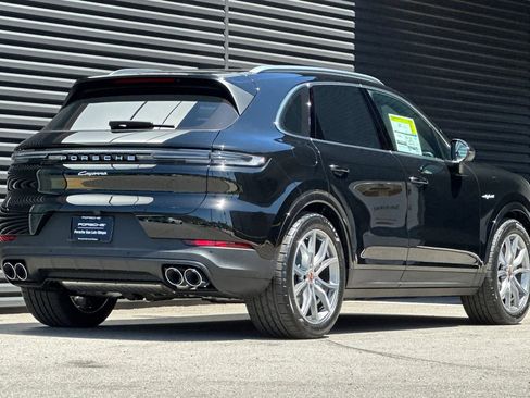 New 2026 Porsche Cayenne E-Hybrid AWD/4WD image 8