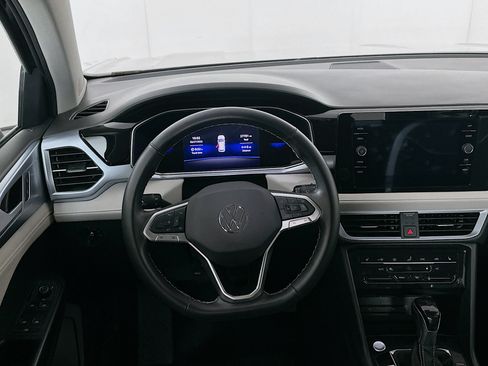 Used 2025 Volkswagen Taos SE FWD image 18