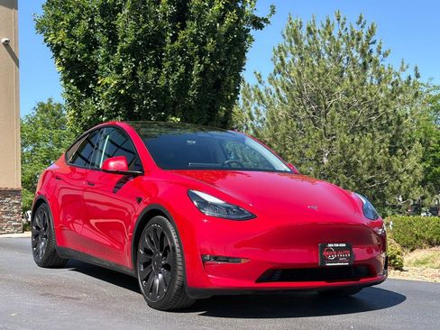 Used 2023 Tesla Model Y Performance AWD/4WD image 2