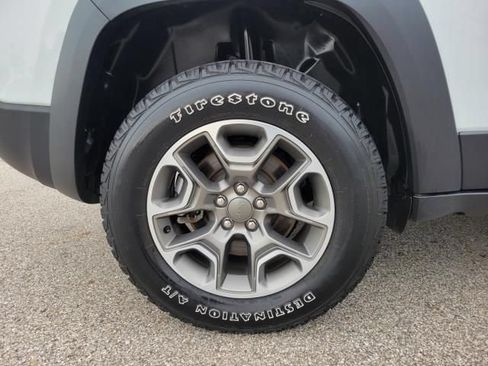 Used 2022 Jeep Cherokee Trailhawk AWD/4WD image 5
