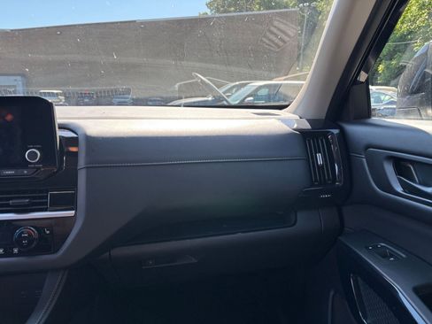 Used 2025 Nissan Pathfinder SV FWD image 38
