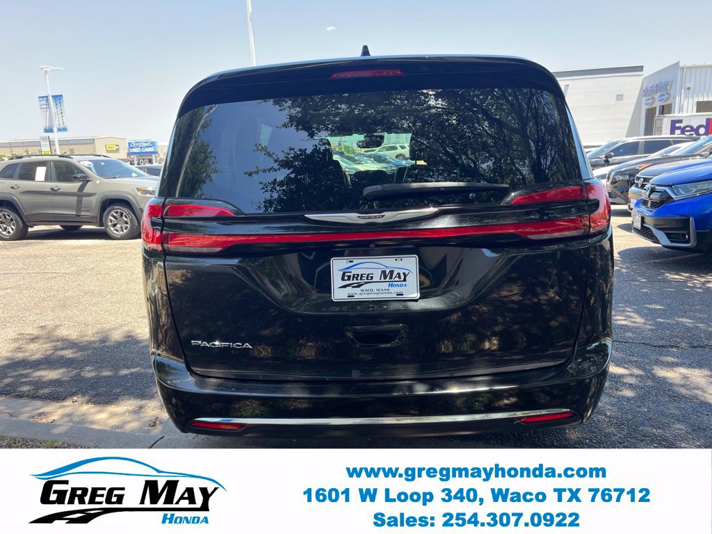 Used 2022 Chrysler Pacifica Touring-L FWD image 7