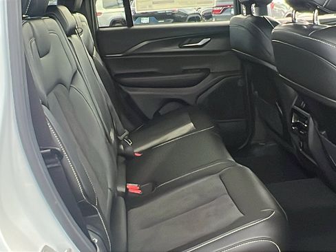 New 2025 Jeep Grand Cherokee Altitude image 17