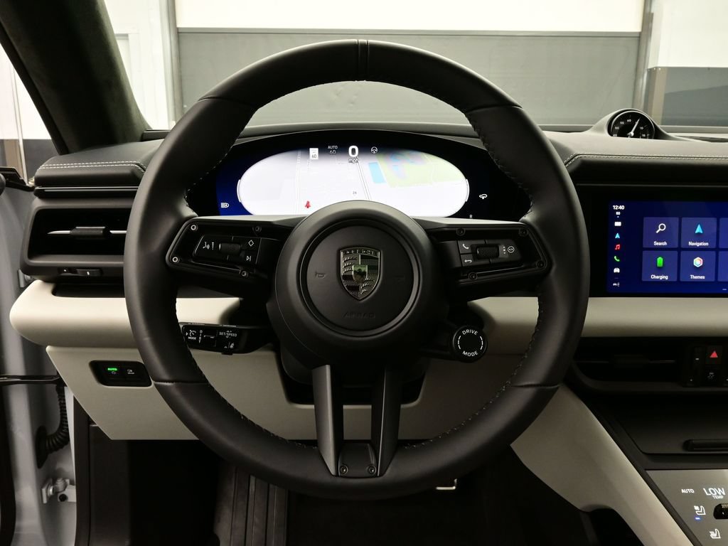 Certified 2025 Porsche Macan Turbo Electric AWD/4WD image 8