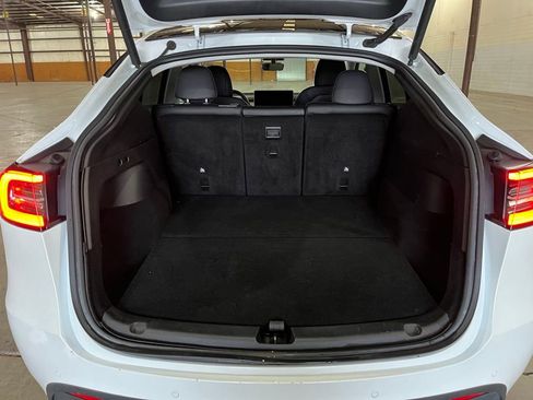 Used 2022 Tesla Model Y Long Range image 14