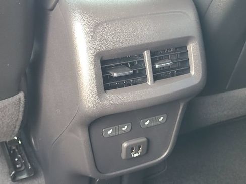 Used 2023 Chevrolet Equinox Premier AWD/4WD image 25