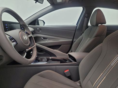 Used 2025 Hyundai Elantra Sport image 17