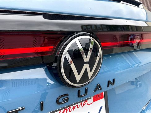 Certified 2025 Volkswagen Tiguan SE R-Line AWD/4WD image 31