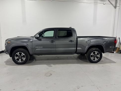 Used 2018 Toyota Tacoma TRD Sport RWD image 12