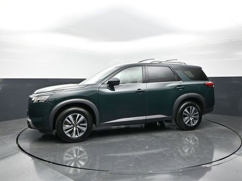 Used 2023 Nissan Pathfinder SL AWD/4WD image 3
