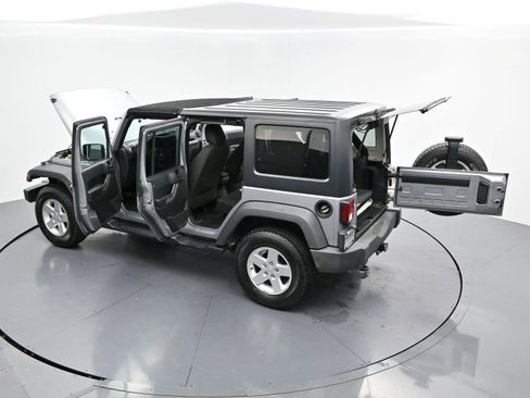 Used 2018 Jeep Wrangler Unlimited Sport S AWD/4WD image 38